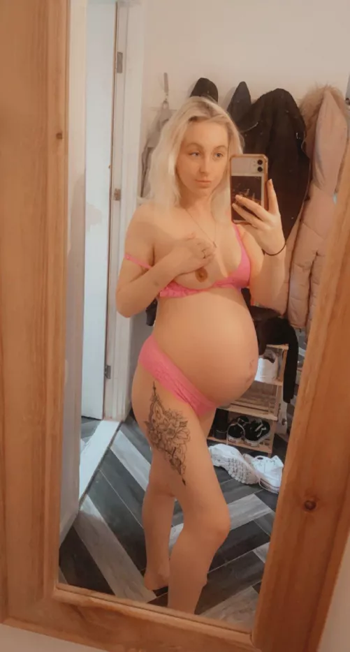 Would you smash my petite pregnant bod💞 Would you smash my petite pregnant bod💞