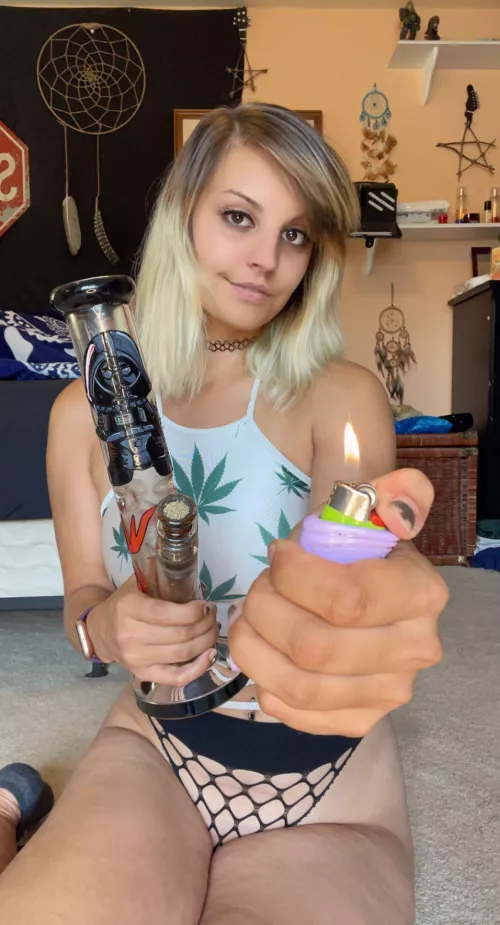 Would you smoke with me? 💋