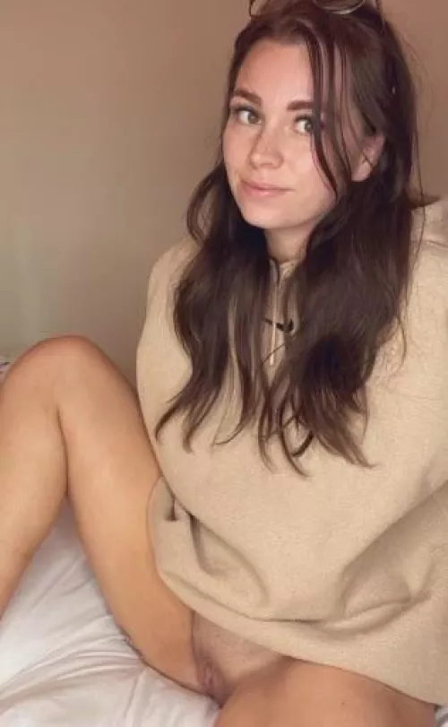 Would you spend your Sunday with this hungover British girl? π
