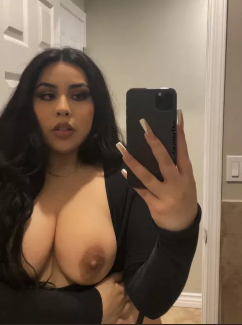 Would you stroke it to my latina body💋 Would you stroke it to my latina body💋