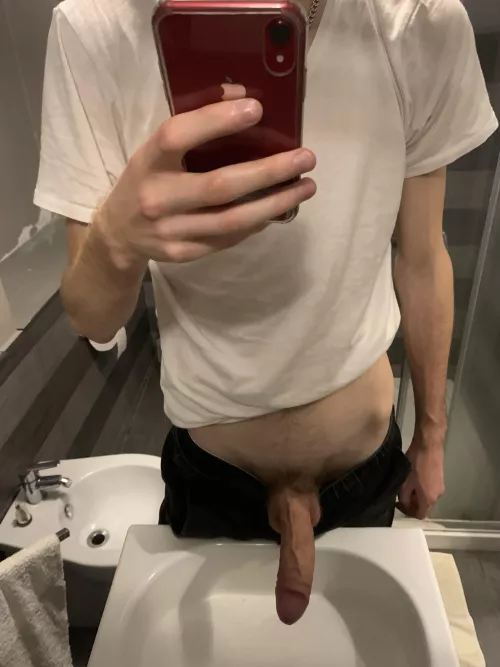 Would you suck me in the office bathroom?😈😏