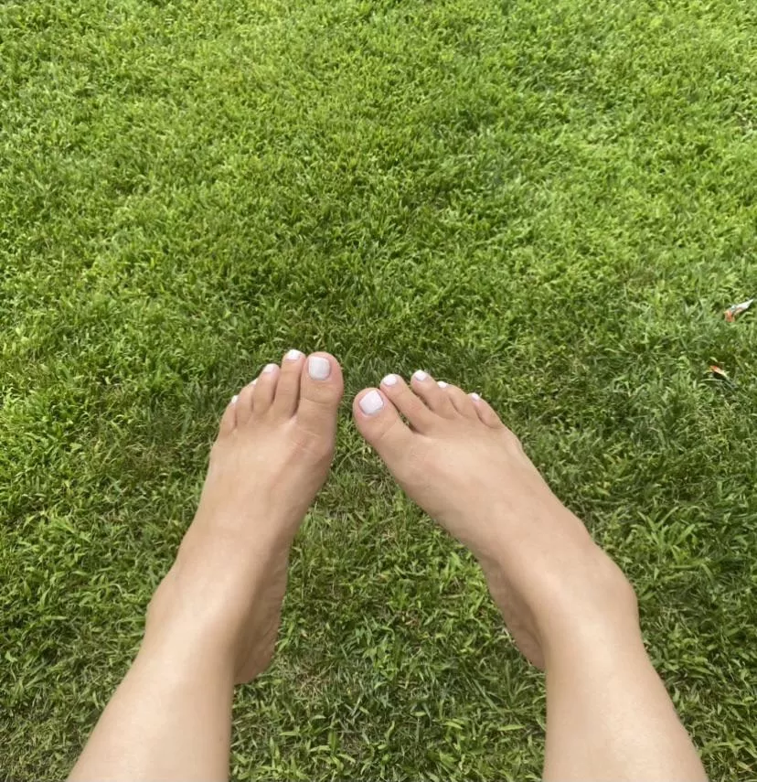 Would you suck on my toes? π Would you suck on my toes? π