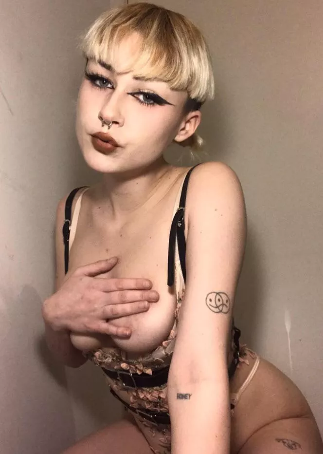 would you swipe right? π€ would you swipe right? π€