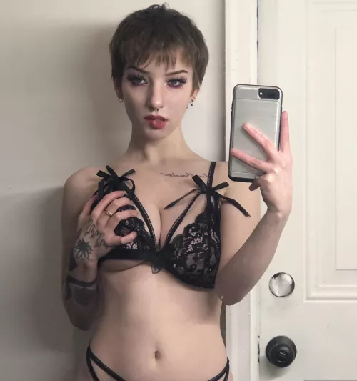 would you tiddy fuck a 19 year old with short hair?