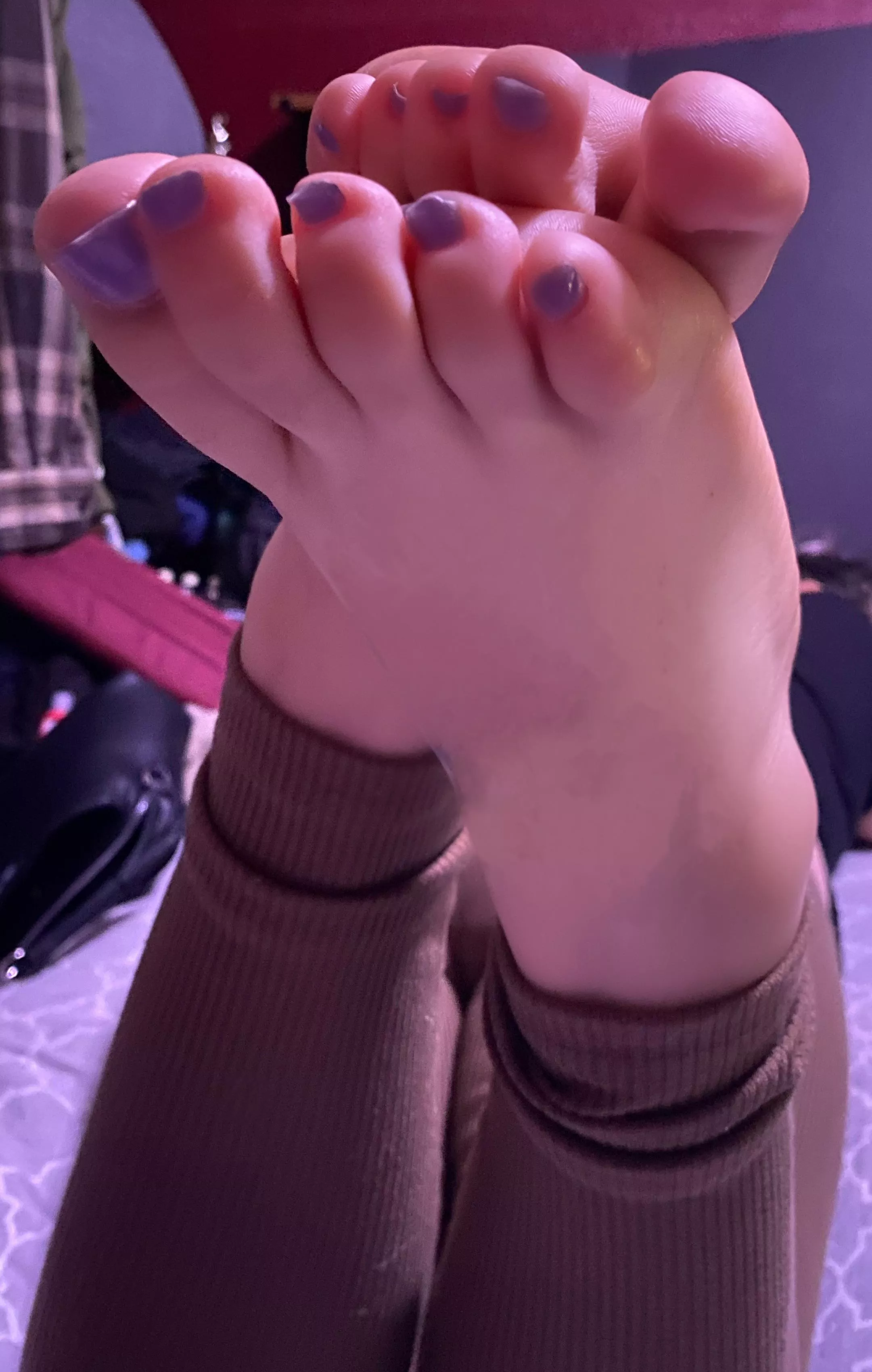 Would you use my feet? π₯° Would you use my feet? π₯°