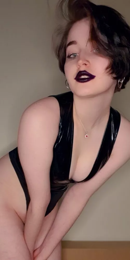 Would you wanna fuck a black lipped domme? :P Would you wanna fuck a black lipped domme? :P