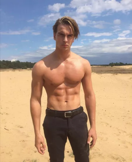 Would you want to be stranded with me on a deserted island? 👀