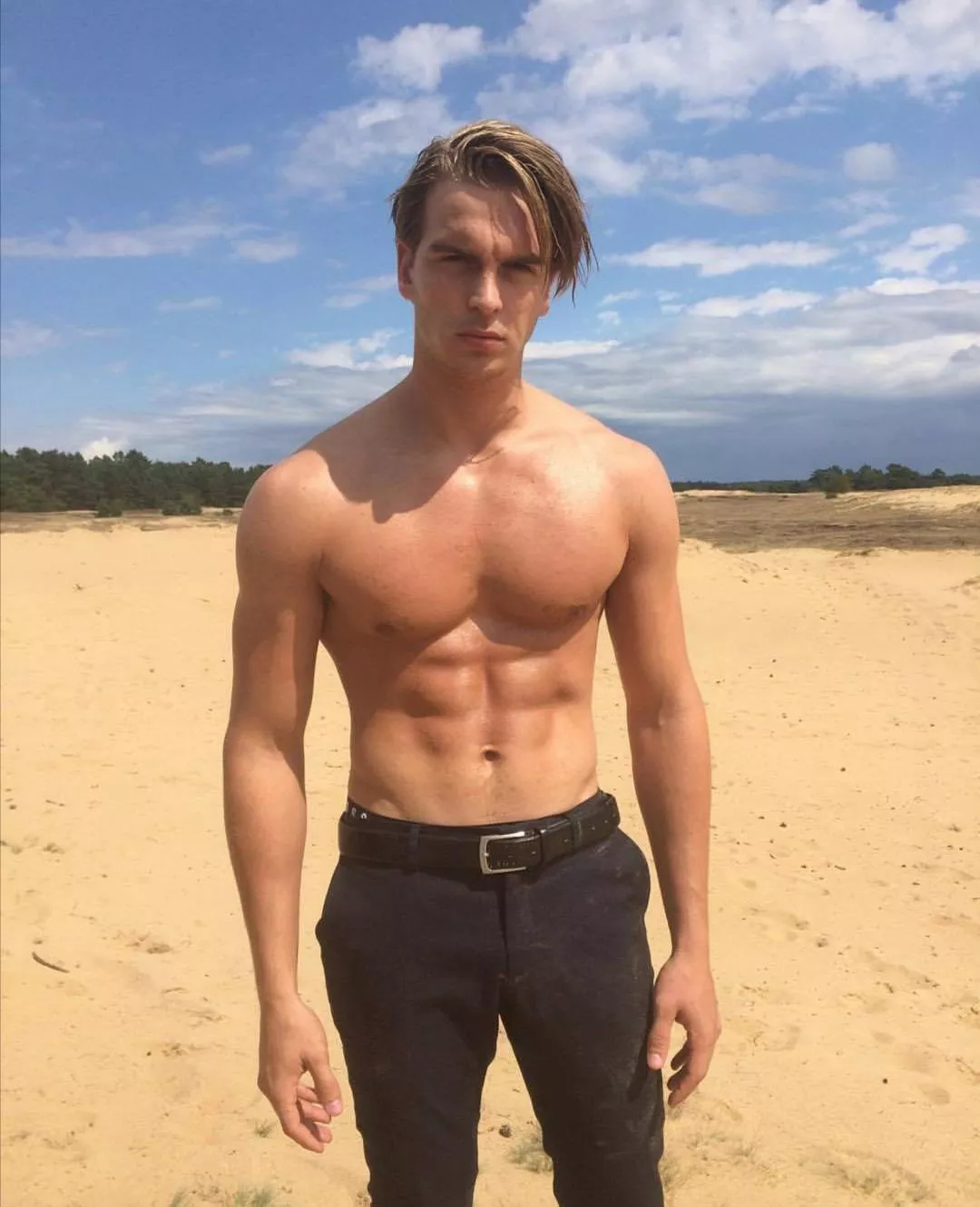 Would you want to be stranded with me on a deserted island? 👀