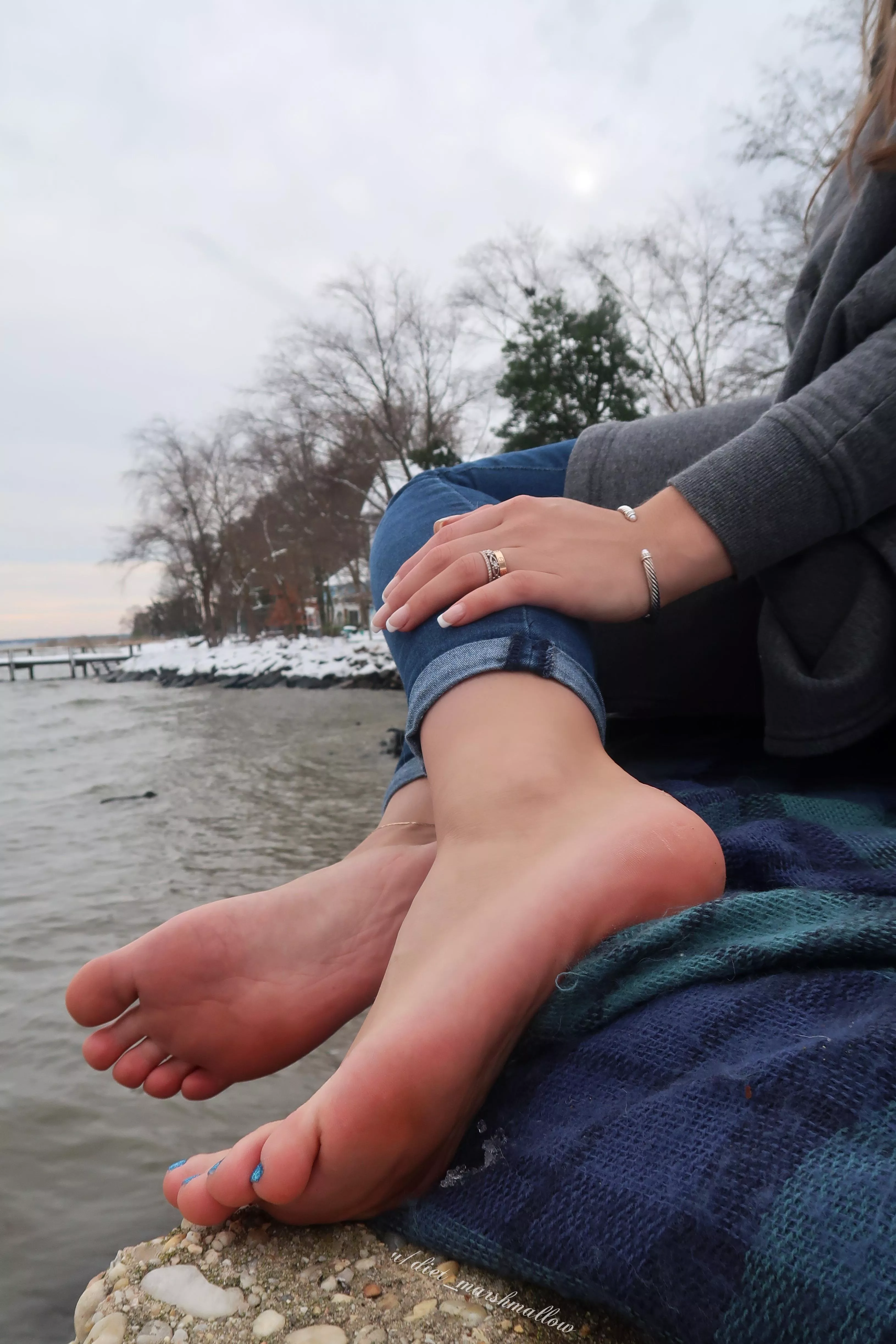 Would you worship my feet out in the open where everyone can see? 😈