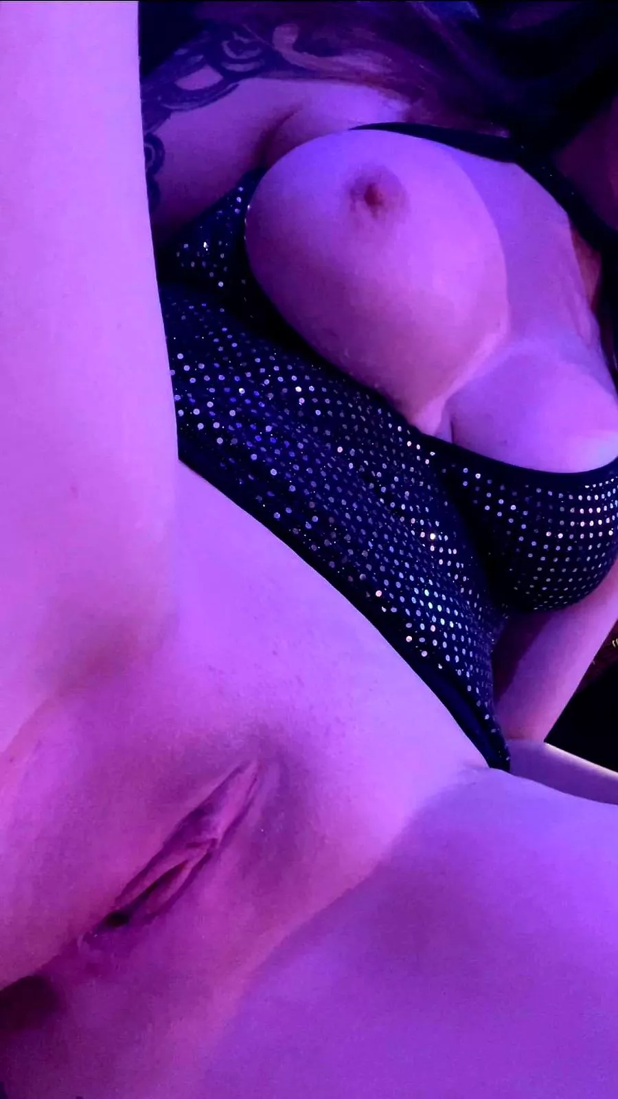 Would you wreck this MILF? Would you wreck this MILF?