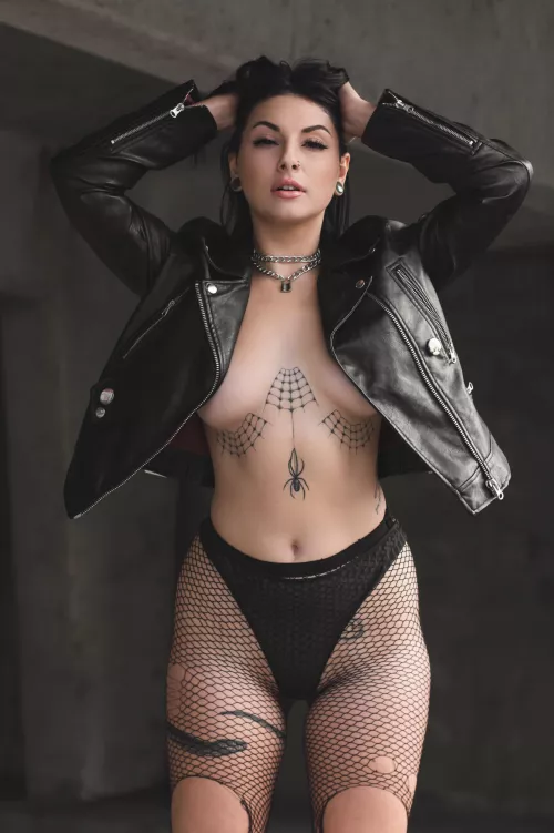 Wouldn’t you like a peak? 😘