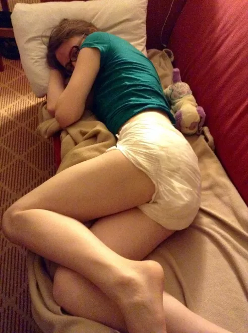 Wouldn't you love to just cuddle her messy butt 🤗?!