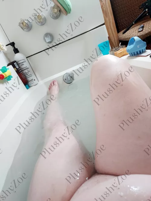 Wouldn't you want my bathwater? [selling] stoner milf, fetish friendly. Check out my valentines sale 😘 💕 kik telegram plushyzoe