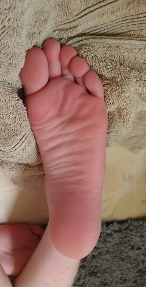 Wrinkly, fresh toes! (Dms welcome!)
