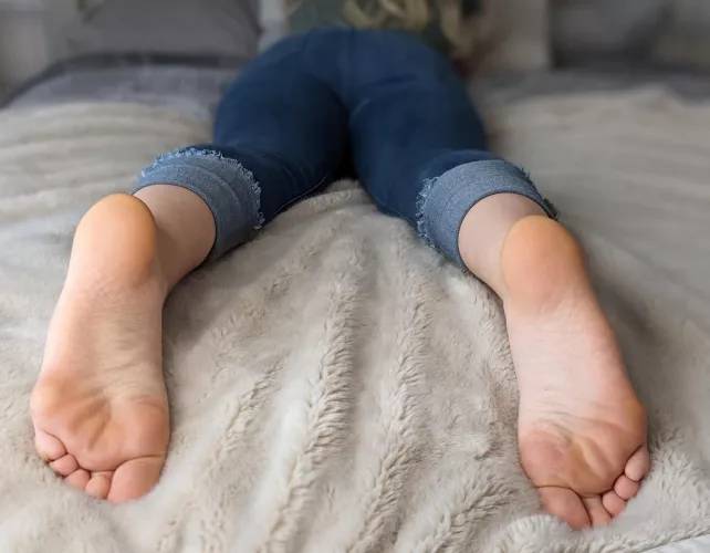 Wrinkly, smooth or sweaty, there's just something so lovely about soles of the feet π₯° what do you think?
