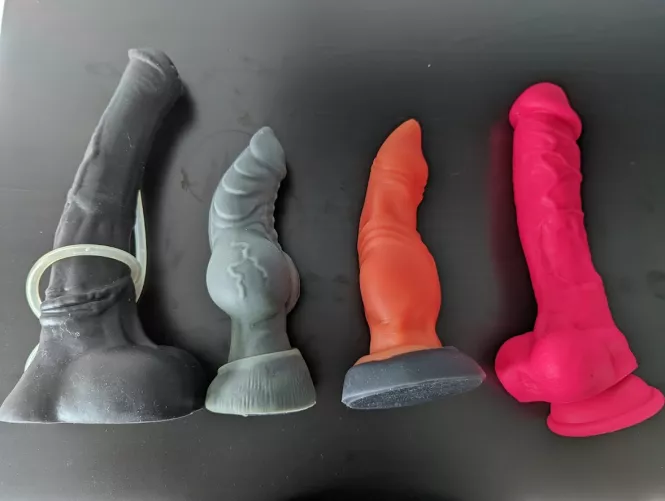 WTS/WTT (CAD) Med Fenrir, Med Spritz, Med Chance w/ Cumtube, Regular dildo. Shipping to NA.