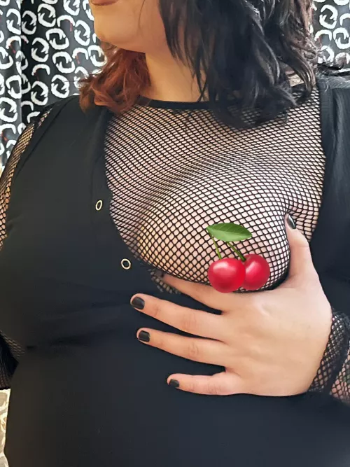 Wyd if you see me in the club in this? π€ Check out my FREE OnlyFans to see more pics & vids π₯ Daily posts, dick ratings, sexting, & no PPV π¦ Link in comments πΈ