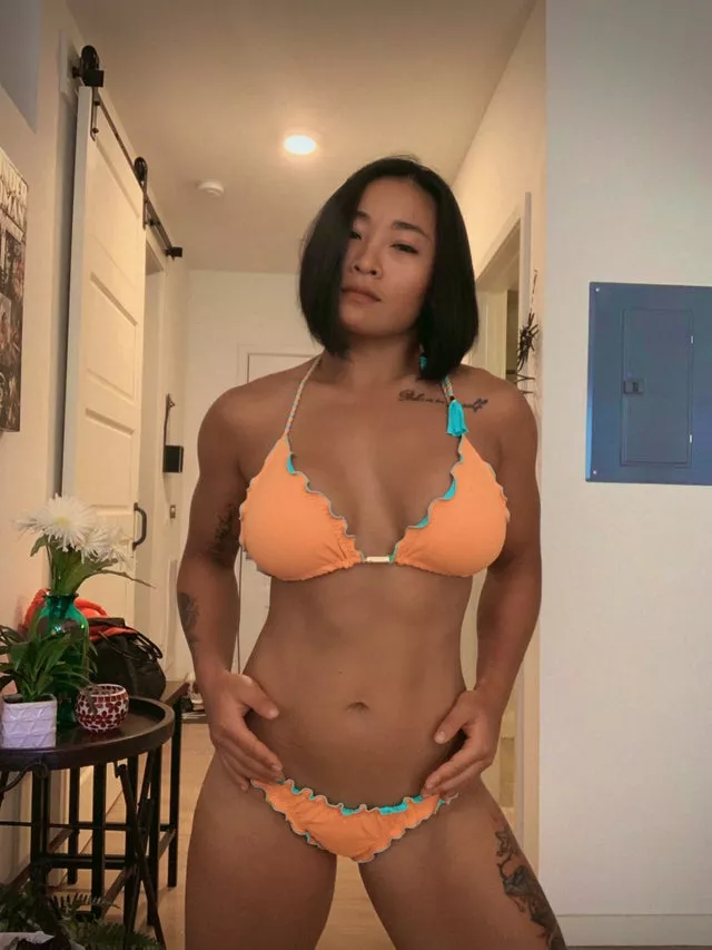 Xia Li bikini body