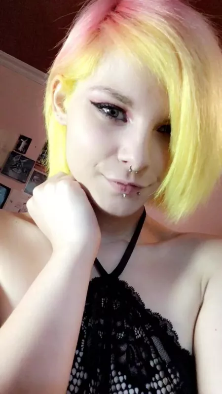 ? [x-post /r/emogirls]