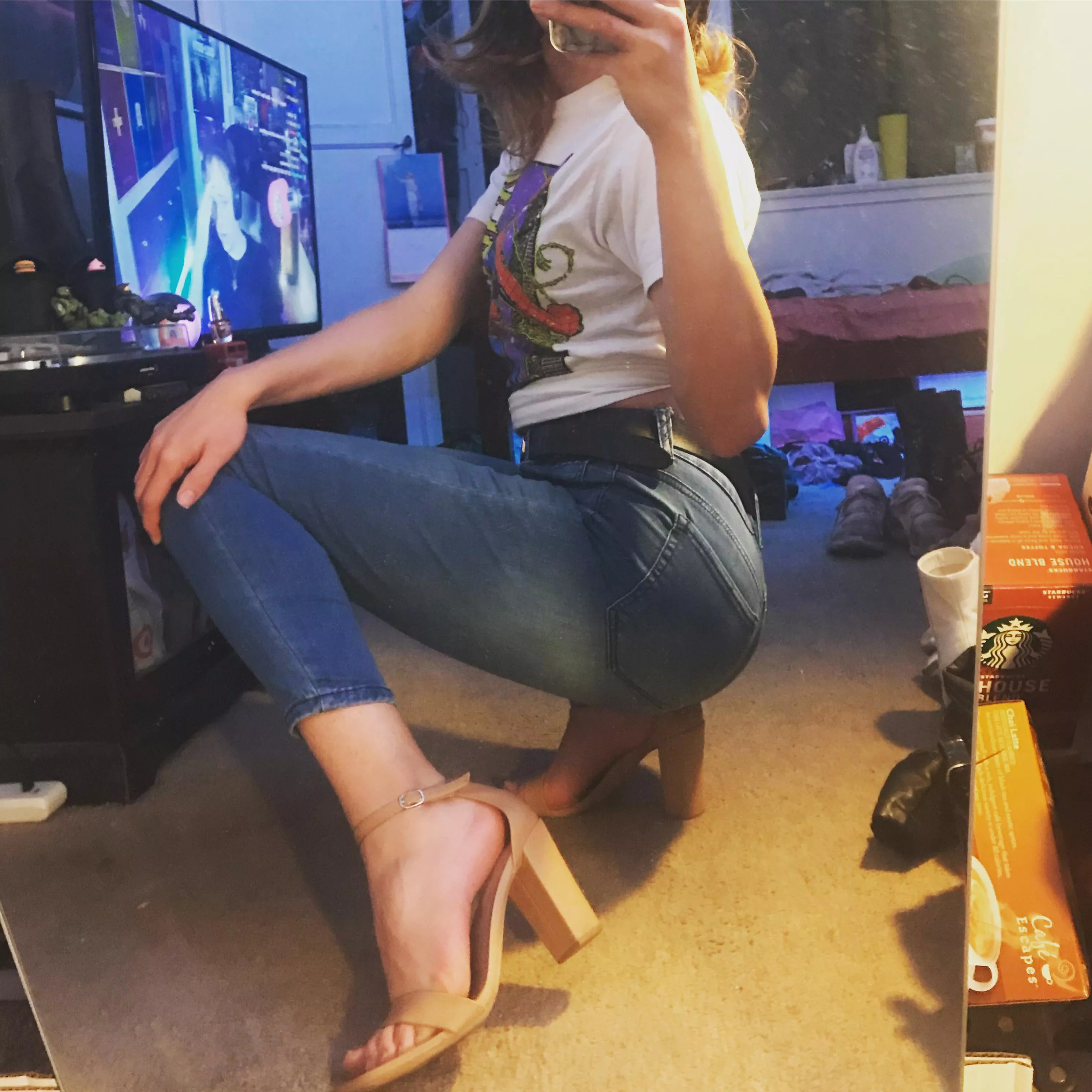 Yall are the reason i wear sandals so much 🥸