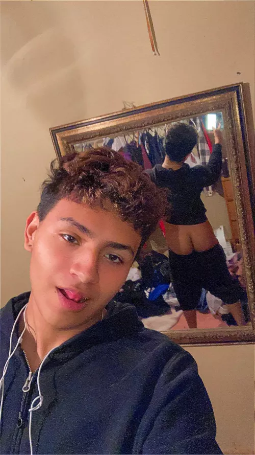 Y'all like ass? Excuse my messy room btw Y'all like ass? Excuse my messy room btw