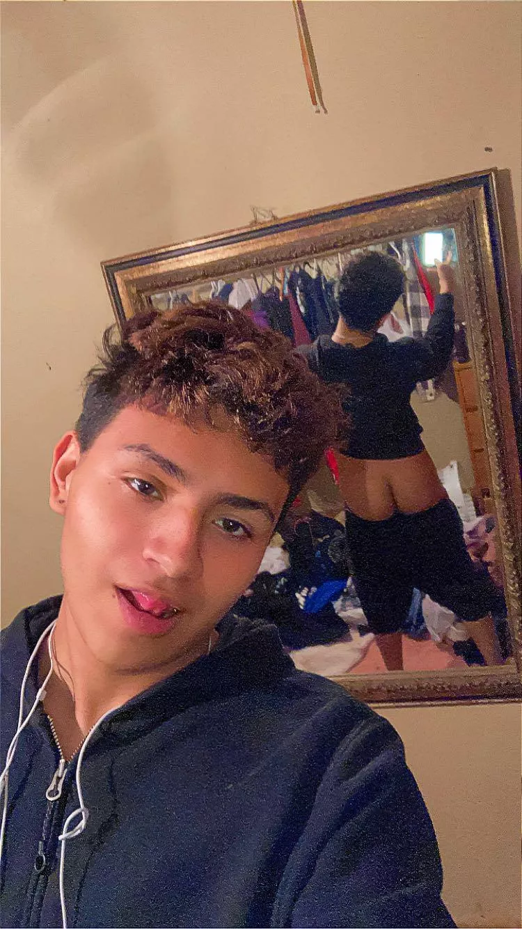 Y'all like ass? Excuse my messy room btw Y'all like ass? Excuse my messy room btw