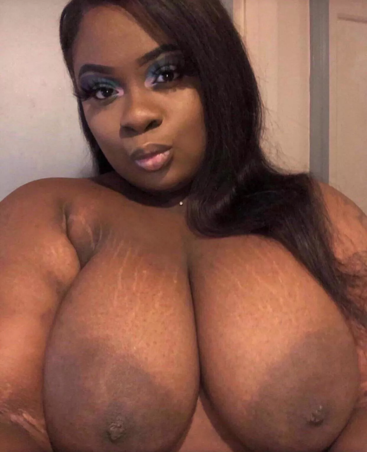 Yβall like darkskins too? Yβall like darkskins too?