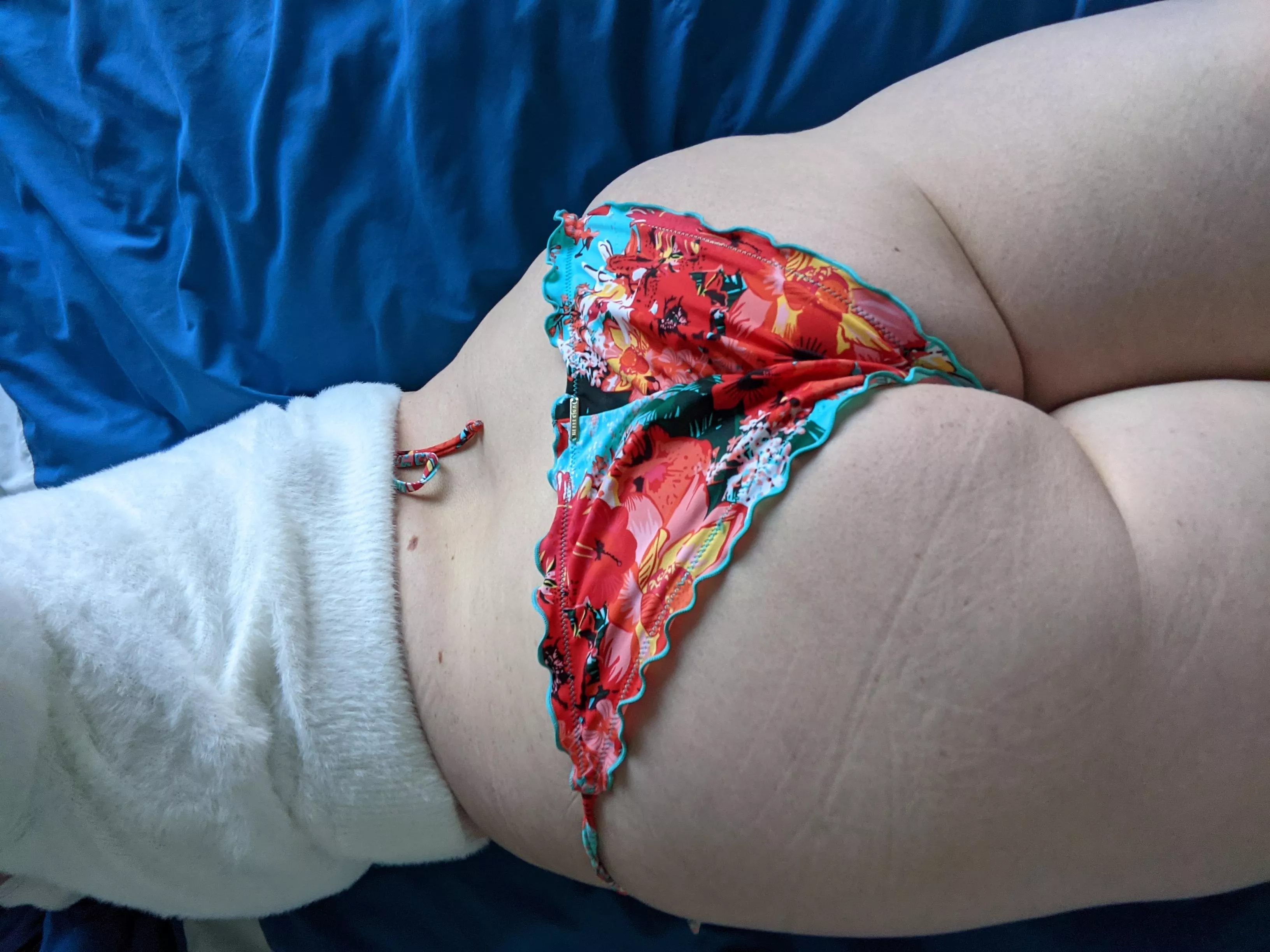 Y'all were so supportive of my previous post that I bought a new, smaller bikini for my chubby ass... 🤭👍 Y'all were so supportive of my previous post that I bought a new, smaller bikini for my chubby ass... 🤭👍