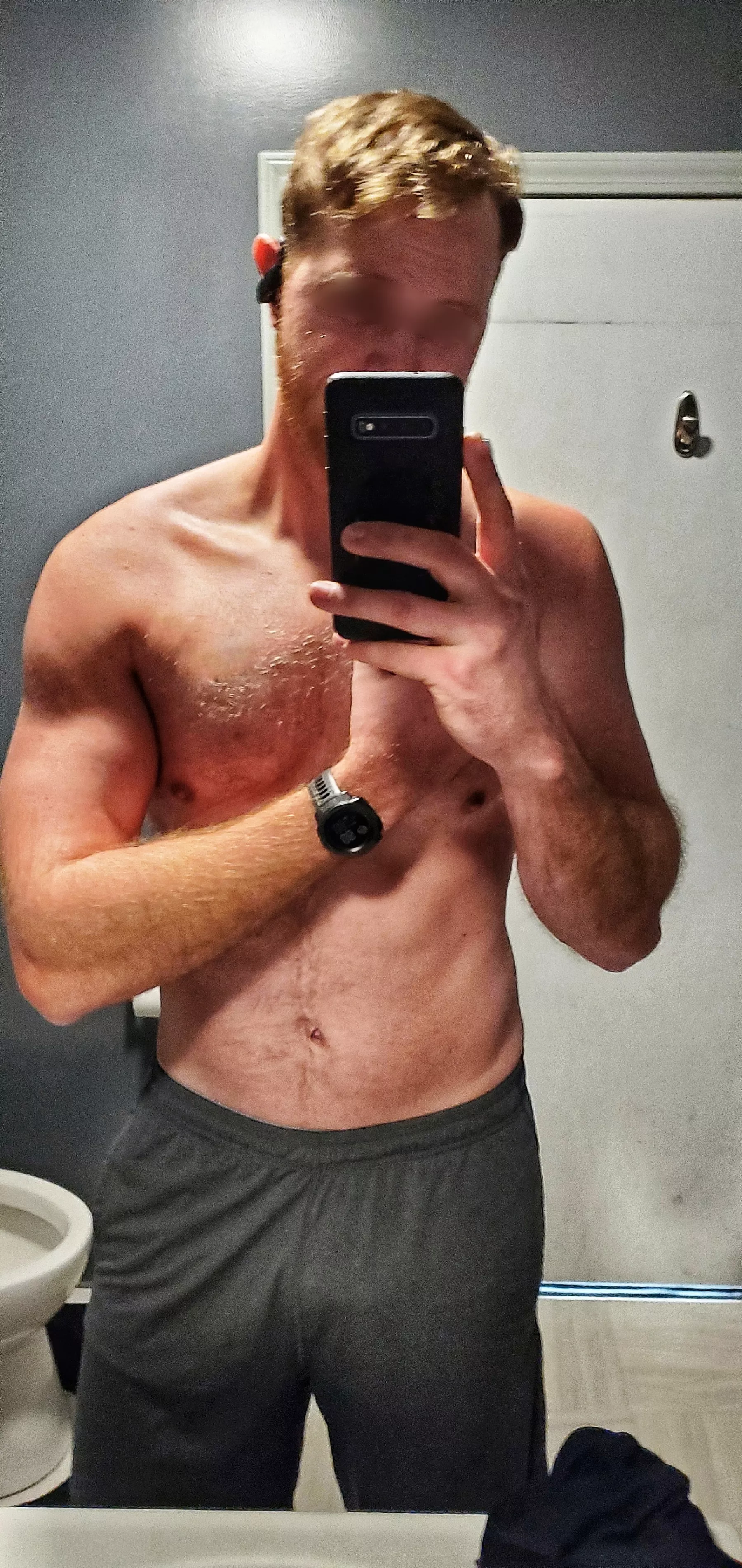 Yeah, it's a cliche mirror pick at the gym lol but hey I thought I was looking good 😄