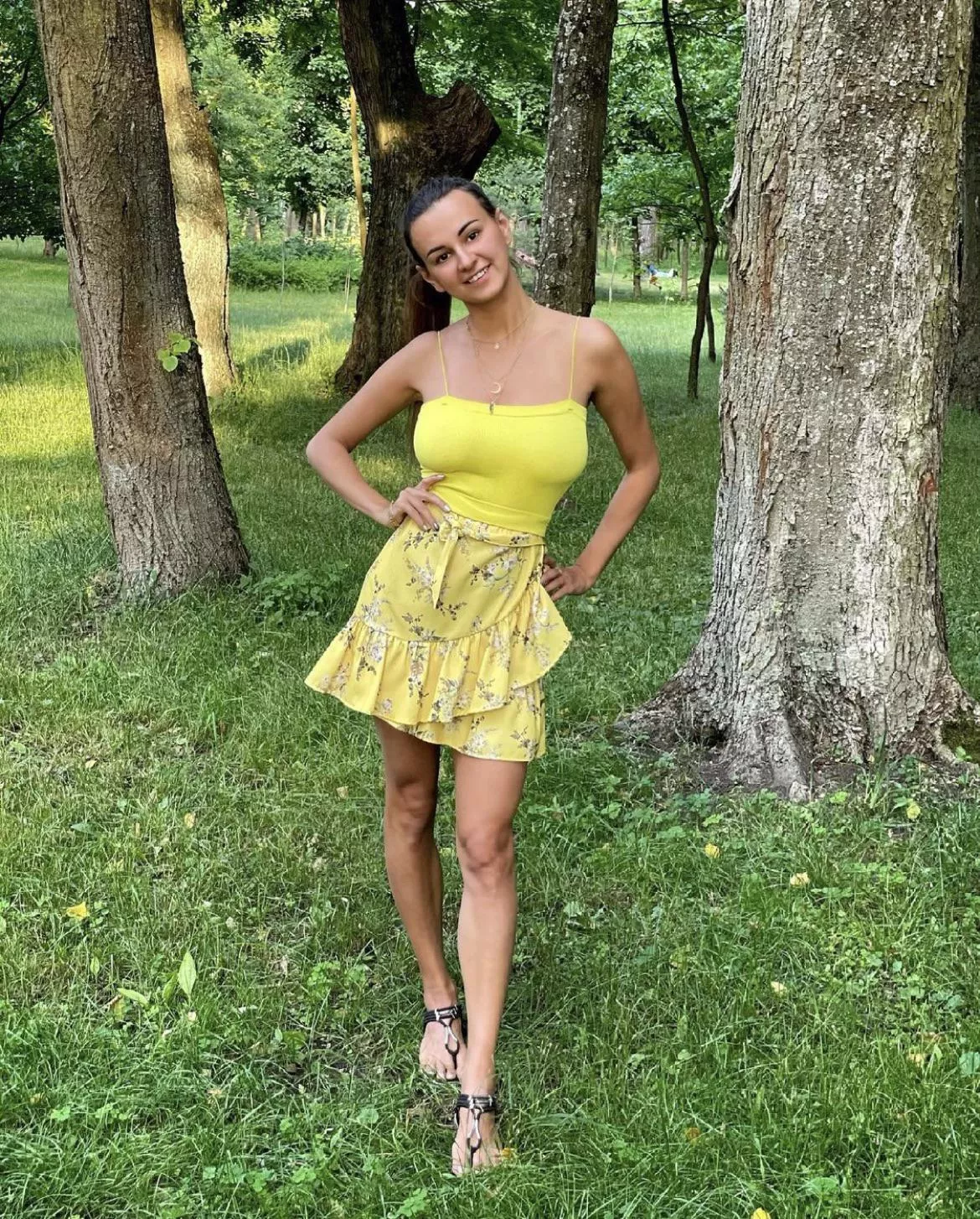 Yellow crop top and no bra. How big my natural boobs? What do you think?) Yellow crop top and no bra. How big my natural boobs? What do you think?)