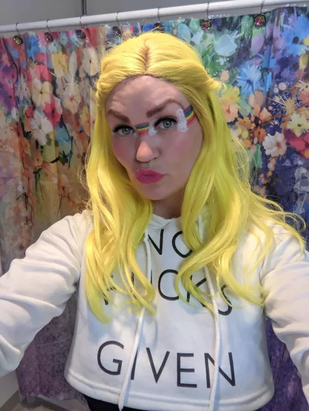 Yellow hair don't care Yellow hair don't care