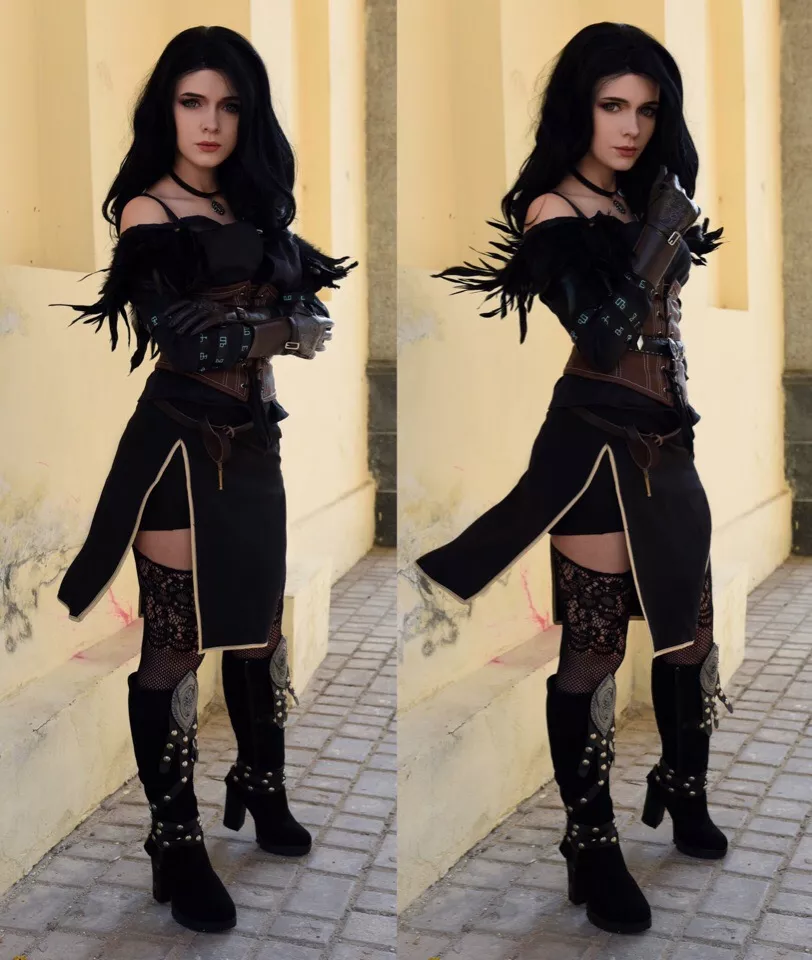 Yennefer nude cosplay