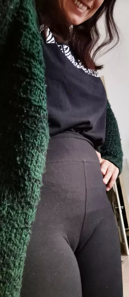 Yes I know I'm wearing too much clothes, I just wanted to show you my cameltoe π