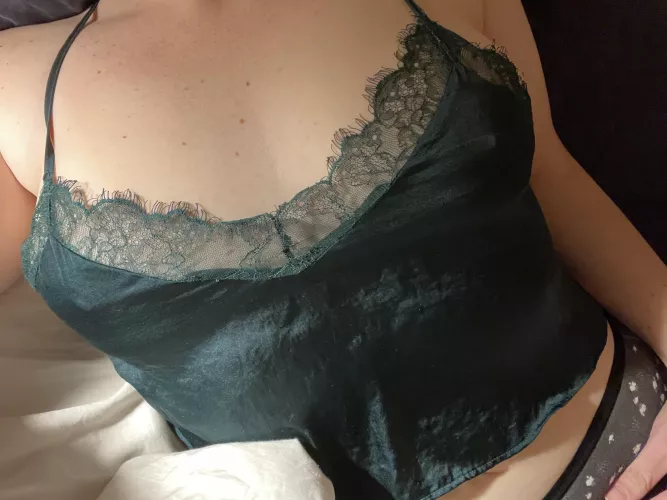 Yes my freckles do make an arrow pointing to my tits π and yes, my nipples are hard AF. Yes my freckles do make an arrow pointing to my tits π and yes, my nipples are hard AF.