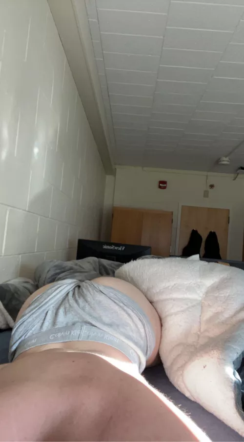 Yes that is my ass. Yes itβs bigger then most girls