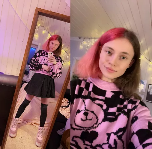 Yes there is a karambit knife on my couch🙃 Yes there is a karambit knife on my couch🙃