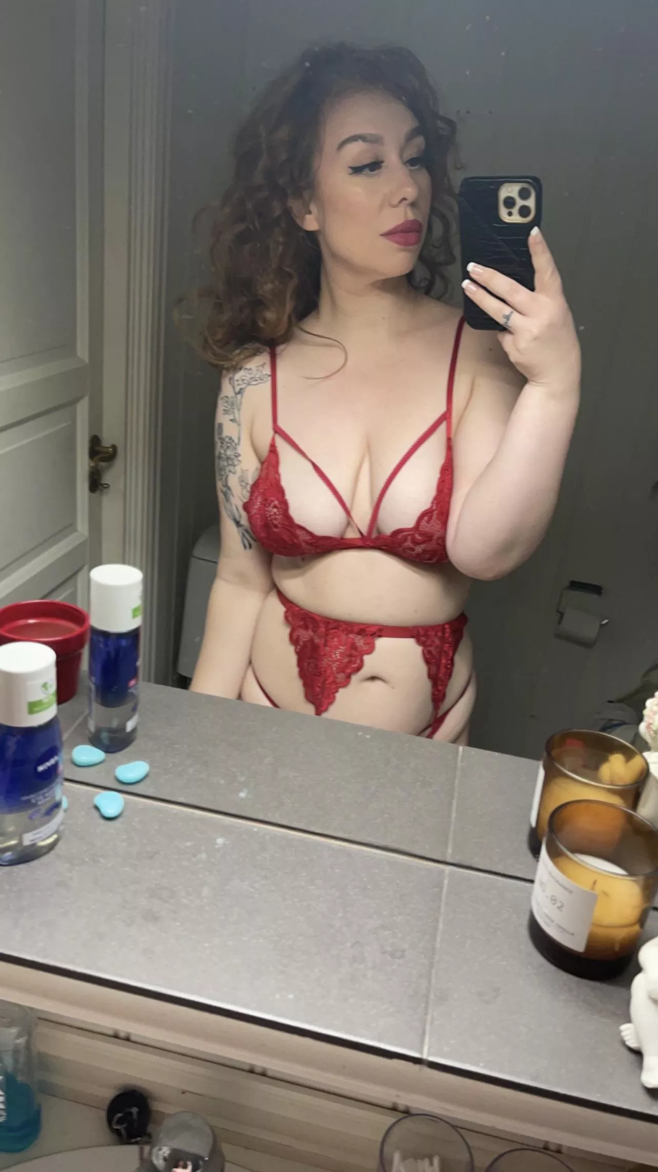 Yesterday I took some pictures at a photographer, what do you think about my outfit? ❤️