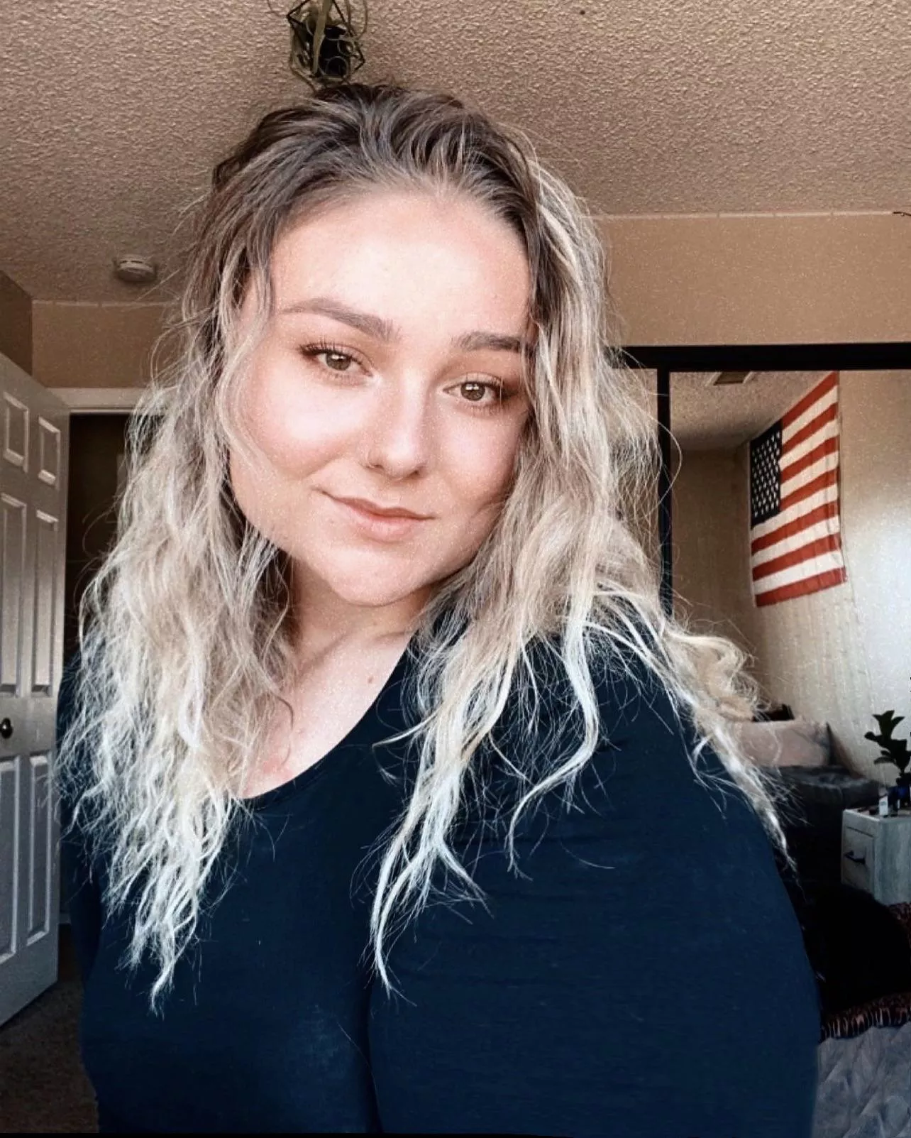 You can really see the size of my fat arms in this pic