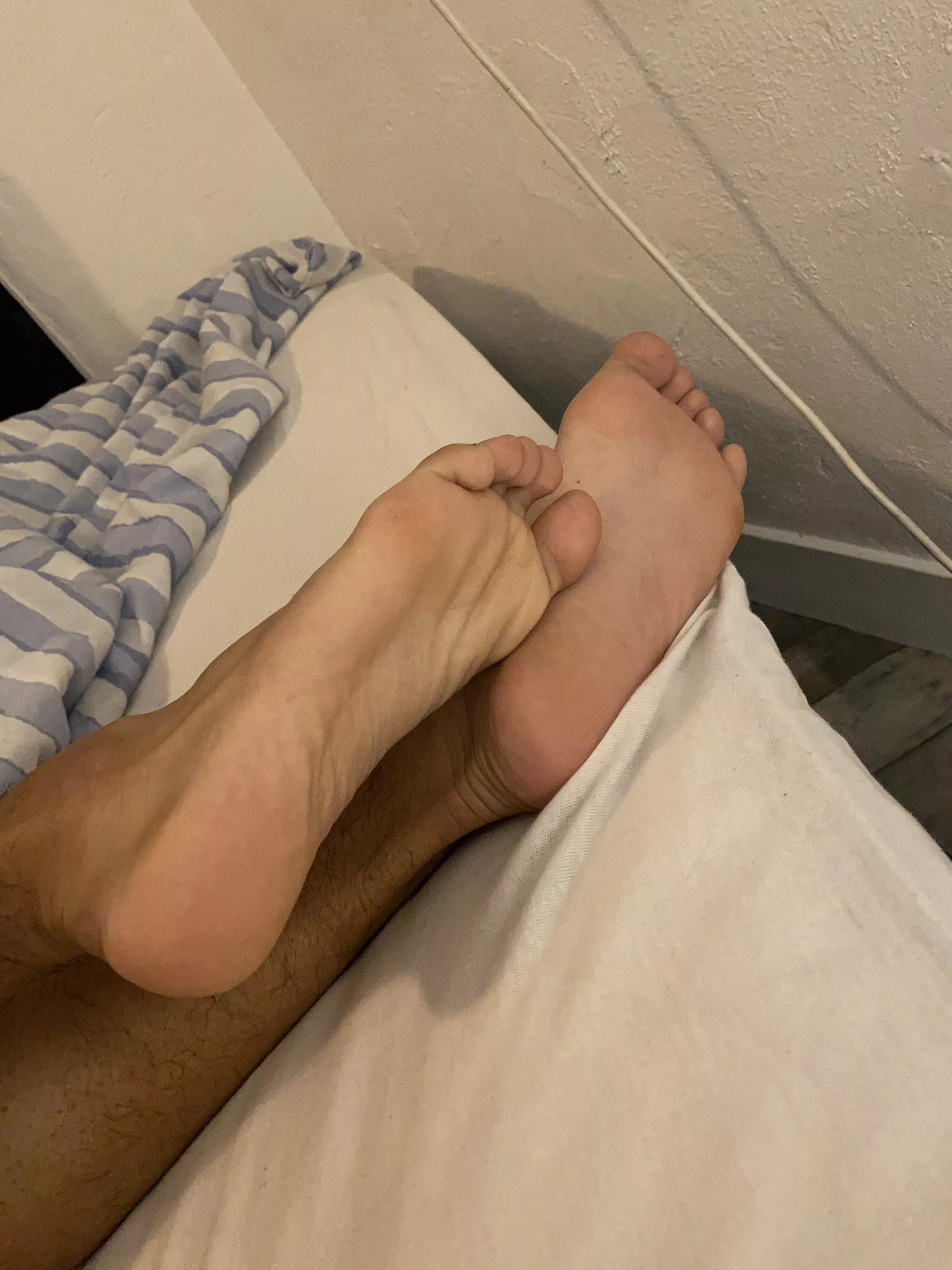 You catch me sleeping like this. What would you do? 👀