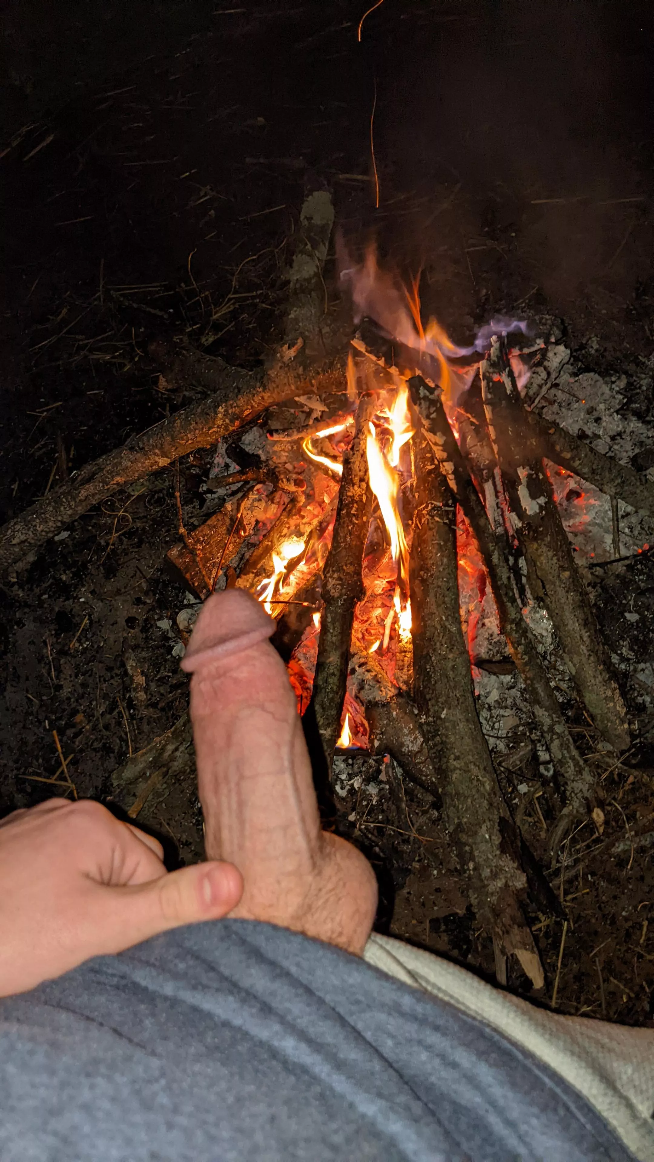 You could say this is a fire dick pic....I'll show myself out. Or into you 😈