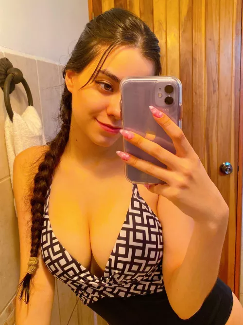 You don’t think I can make you my sissy? I bet by tonight I can make you beg for real cock while I strapon fuck your sissy ass! Kik or snap mommysara22