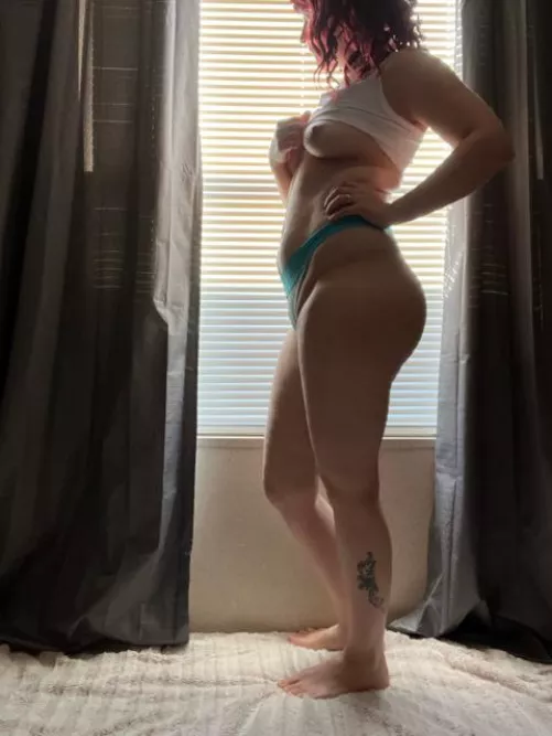 You favorite deaf milf is here. Come keep me company ;)