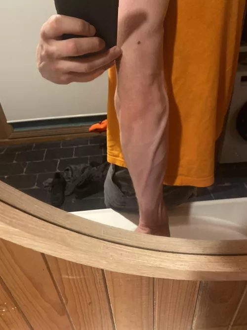 You guys like veiny forearms? You guys like veiny forearms?