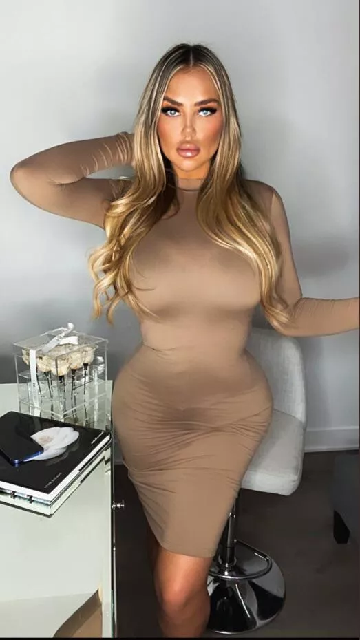 You know bimbos can dress conservatively too right? You know bimbos can dress conservatively too right?