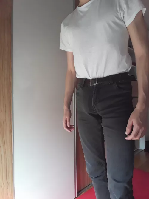 You know he has a fat cock if he tucks his shirt