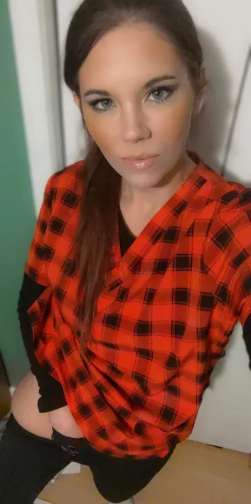 You know how I like it with my hand down my pants 😜