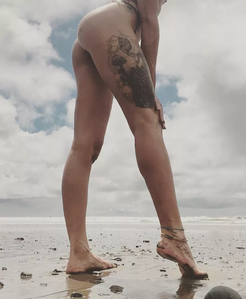 You know what they say about girls with long legs right?