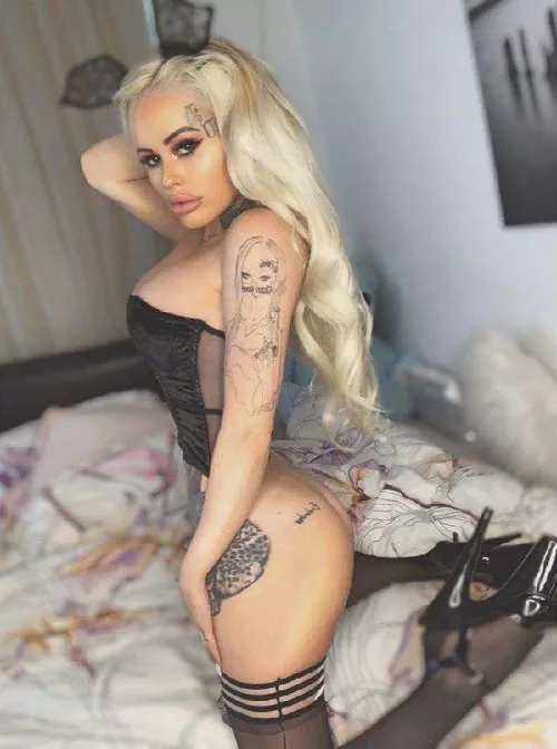 You like my black heels? ๐ค