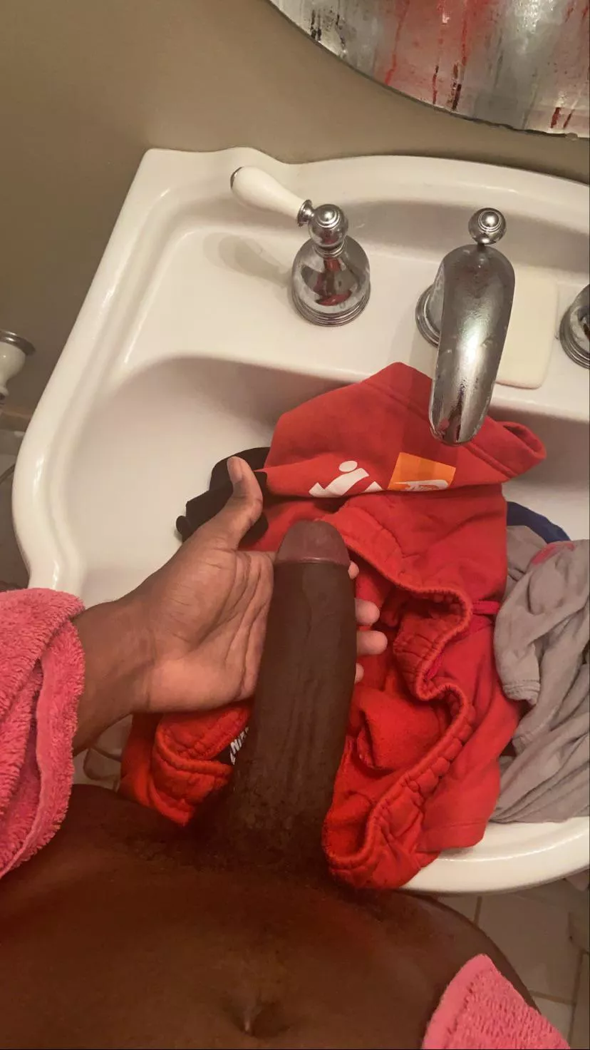 you like my thick veiny bbc? text me and i’ll send you personal ones everyday ❤️