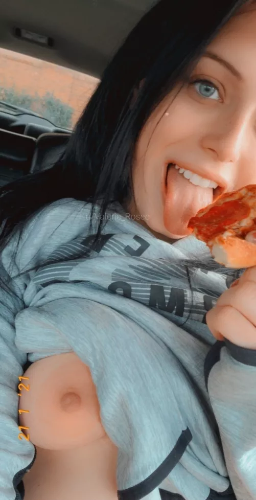 You like pizza & titties? You like pizza & titties?